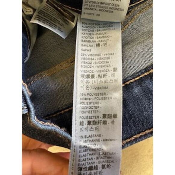 LEVI'S Women's Denim Classic Bermuda Jean Shorts Blue Size 31 - Picture 8 of 9